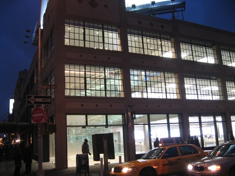Illustration for article titled First Look Inside the New Gigantastic NYC Apple Store